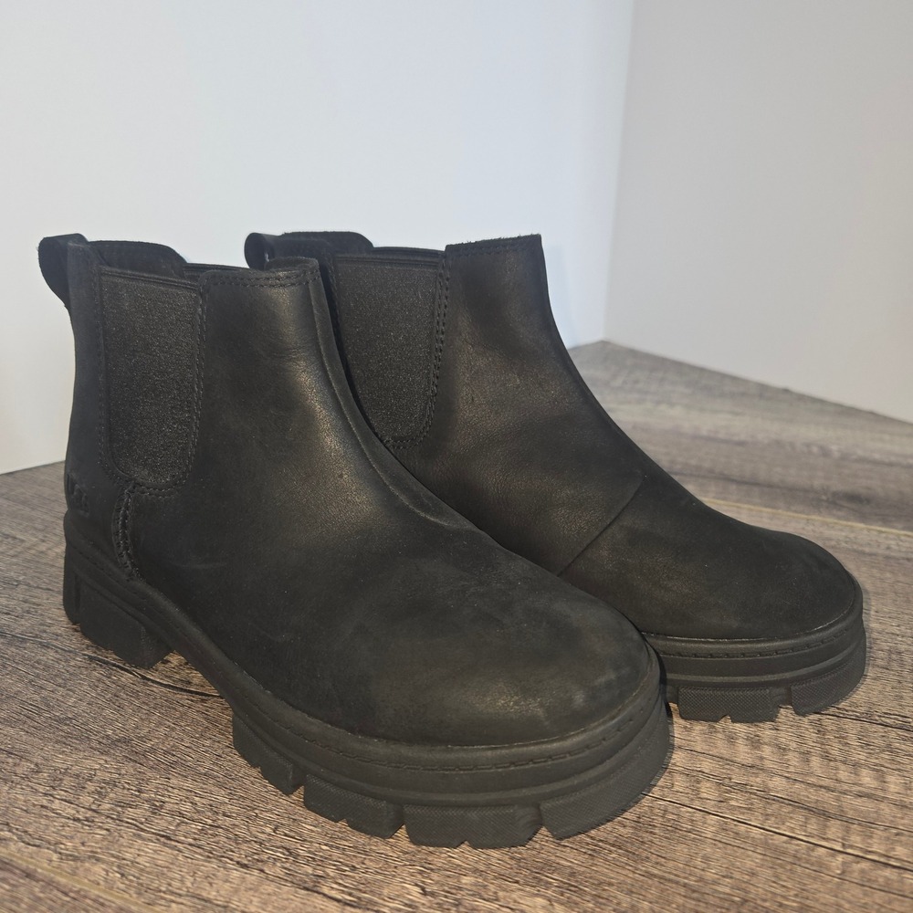 UGG Kids Ashton Chelsea Boots Black Waterproof Leather Lug Sole 1143662K Size 3Y